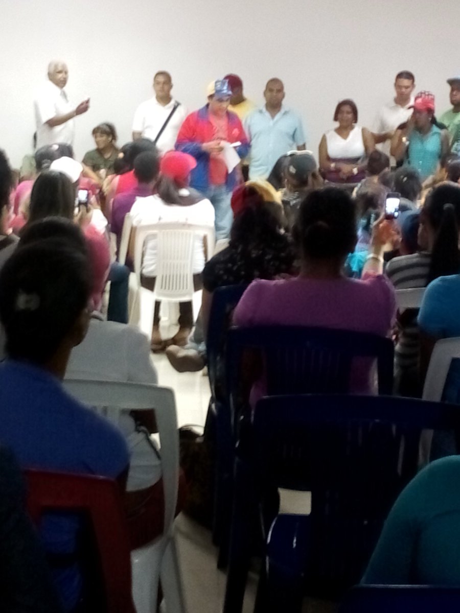 ALCALAREWE's tweet photo. @MPPEDUCACION @rodulfohumberto @cdiazg63 sábado pedagógico EdwinRojas presente. https://t.co/aHWRIbB4aN
