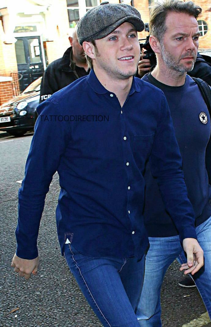 jenjenofficial's tweet photo. He looks so good in blue #NiallHoran #Directioner https://t.co/3hKUL8njjo