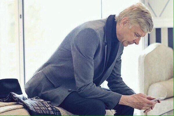 milobricks's tweet photo. When you upload a pic on insta and you're waiting to get 11 likes https://t.co/EEudjkyhHa