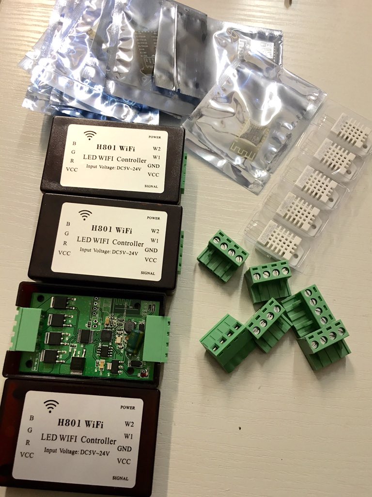 terramultimedia's tweet photo. Spielabend im @netz39: powered by #esp8266 #tgifProject https://t.co/rVmTzs1Yrf