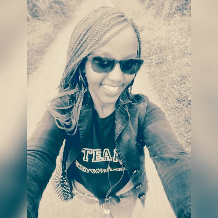 Daisy_Wandia's tweet photo. She needed a hero, so that's what she became😏😄 https://t.co/u3PXM3Tz0c