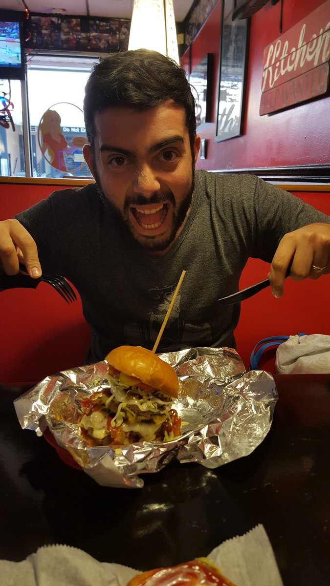 GonzaloVega76's tweet photo. "@marshallstrika: Siii!!desafío completo men 1 food 0 en @Bethsburgerbar #menvfood I did it!! https://t.co/JCm2zchQdt"
A tu altura!!!