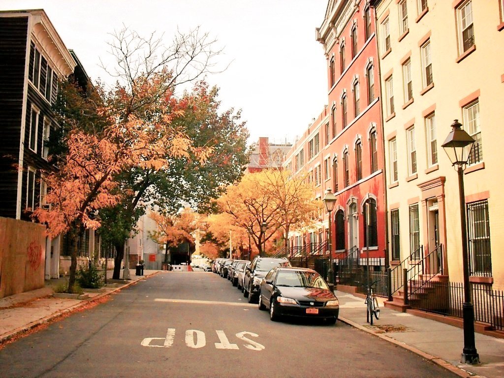 Рассвет в городе. Улица вечером. Улица в оранжевых тонах. Оранжевые улицы. Вечерний город.
