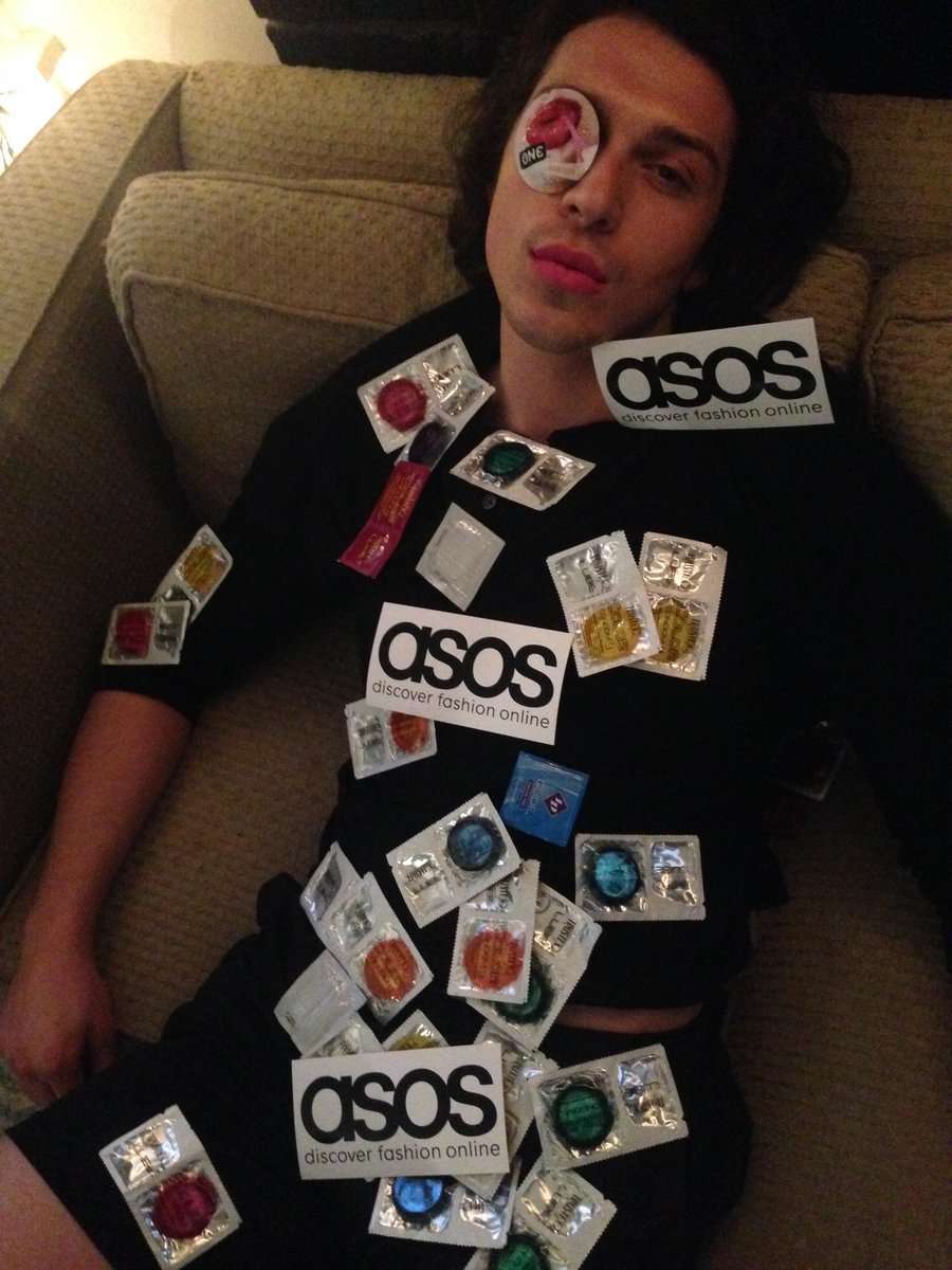 GAYJAVINN's tweet photo. stay safe and support @asos! https://t.co/kGs8FThzkp