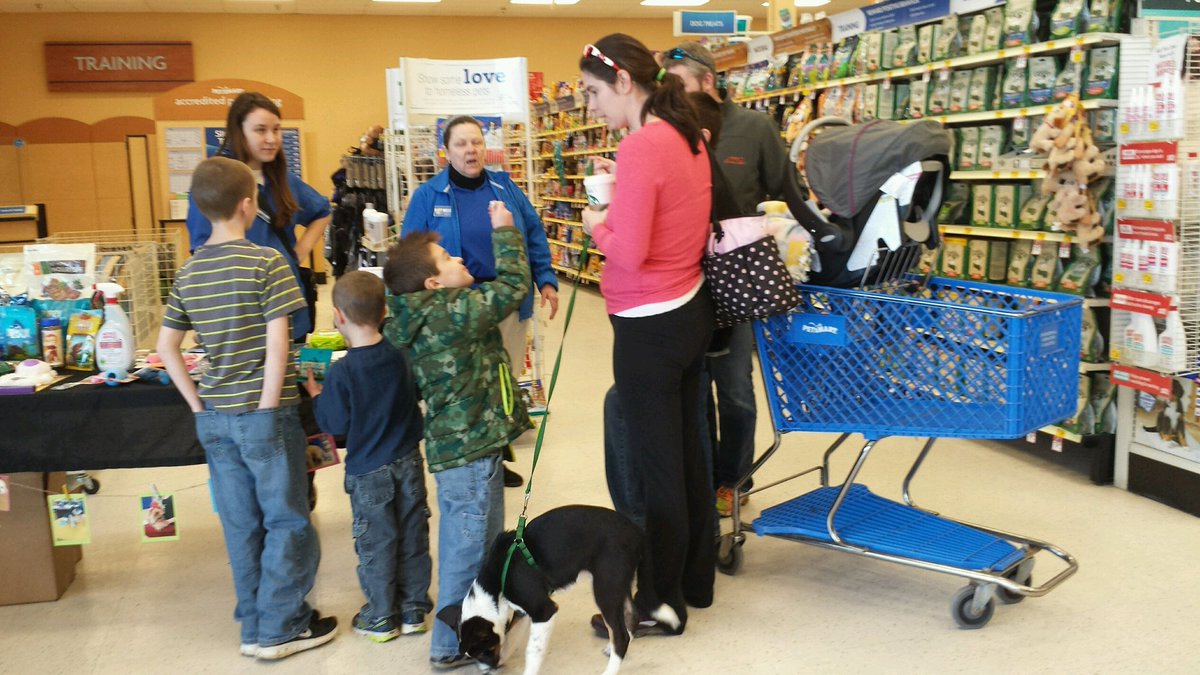 pet_smart1390's tweet photo. Puppy paloza was a success! #EastRegionEvents #pyppypaloza https://t.co/WflbJCpvQu