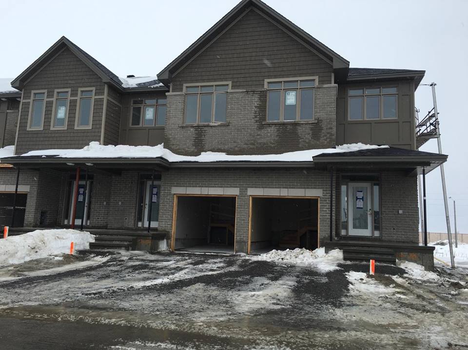 ClaridgeBWT's tweet photo. The exterior of Block 13 now has siding, vinyl shake, and cement board installed! 
#SiteProgress #NewHomes #Kanata https://t.co/HKwwsqBTDc
