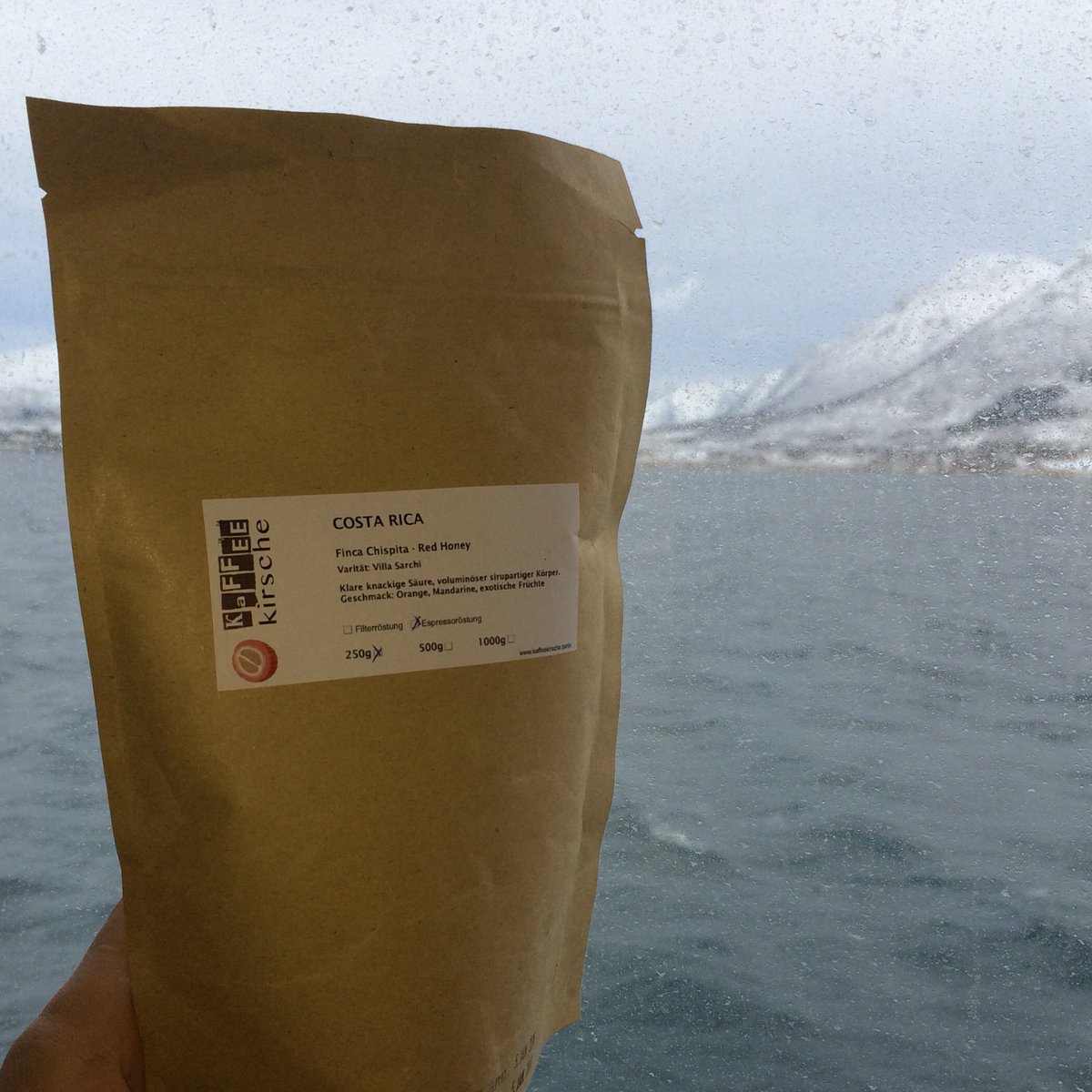 pnkyfish's tweet image. Me and @runahaukland got this amazing gift from @almutschwacke because we're organizing #splashjam! Fantastic! &amp;lt;3