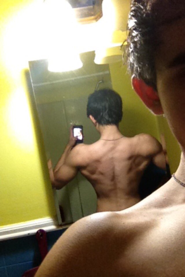 Kevin4three's tweet photo. @JimStoppani @marclobliner rep range for traps? Cause I got none. https://t.co/CI9sijTMGE