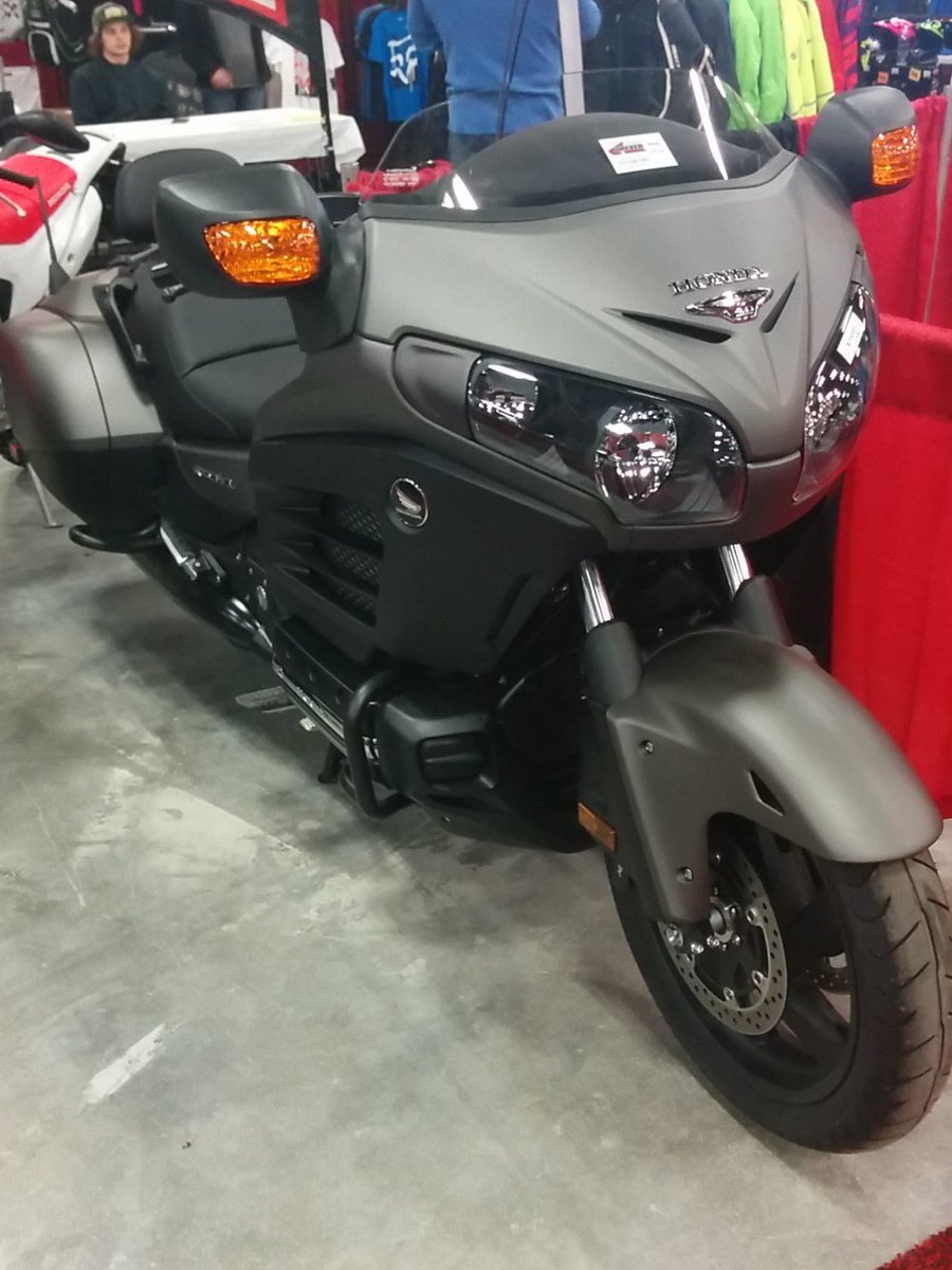 SafebayStorage's tweet photo. Not enough space in your garage for a proper motorcycle? Soon you'll have youre storage spot. #SafeBay https://t.co/STRvDEvFfu