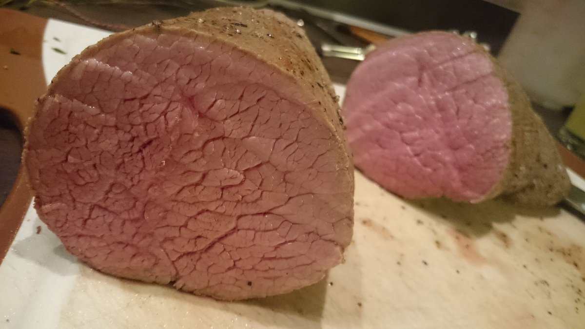 CookingToKill's tweet photo. @AnovaSousVide @xidve  thanks to the anova, veal loin with thyme and sage cooked sous vide on 54C for 4 hours https://t.co/xQSPmO9tSv