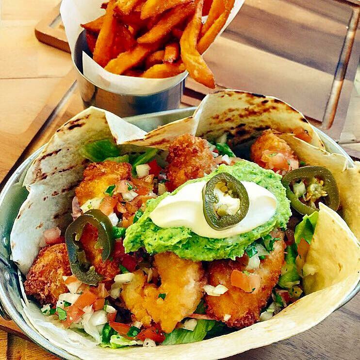 kitchen_62's tweet photo. Dinner vibes 👌 order directly to your door on @marvin_ie Burgers Ribs Wings Fish Taco, Nachos 🙌 https://t.co/XiXeUPV0Ys