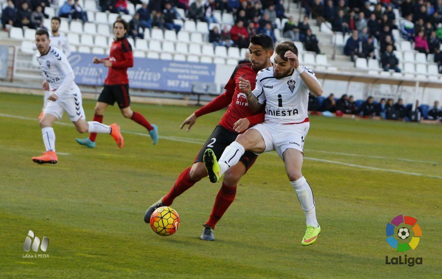 LaLiga's tweet photo. ⌚ | FINAL en los cuatro encuentros de Liga Adelante.
#ADAvBAT 1-0
#MLLvNAS 2-2
#ABPvCDM 1-1
#LUGvLEG 1-2 https://t.co/YgNYZIwi8q