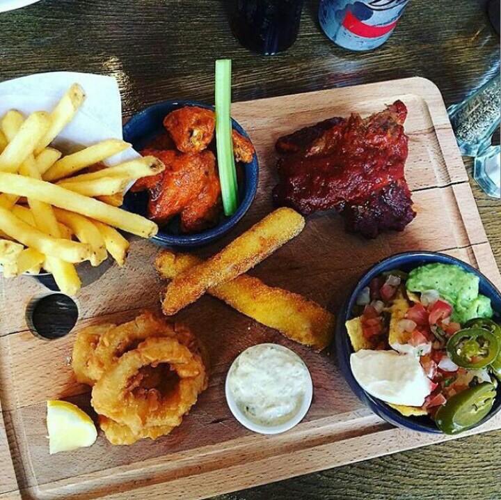 kitchen_62's tweet photo. Dinner vibes 🙌 order directly to your door on @JustEatIE 👊🏻 https://t.co/HFbaXpPGbX