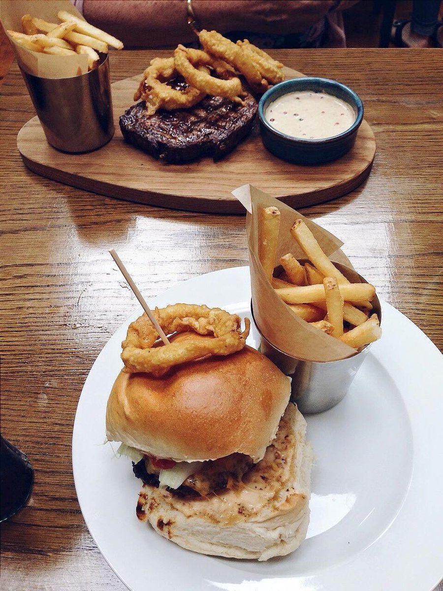 kitchen_62's tweet photo. Dinner vibes 🙌 order directly to your door on @JustEatIE 👊🏻 https://t.co/HFbaXpPGbX