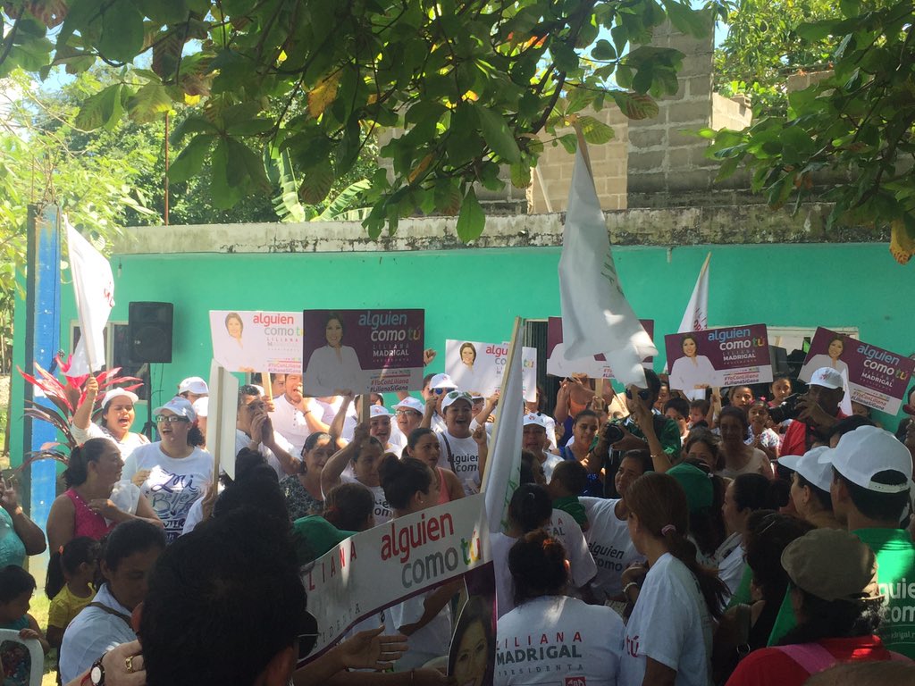 RJXMex_Tab's tweet photo. Así reciben a @LILIANAMADRIGAM en la R/a Guineo. Sigue @CJamesBarousse respaldando a nuestra candidata. https://t.co/ScyP64IkqN