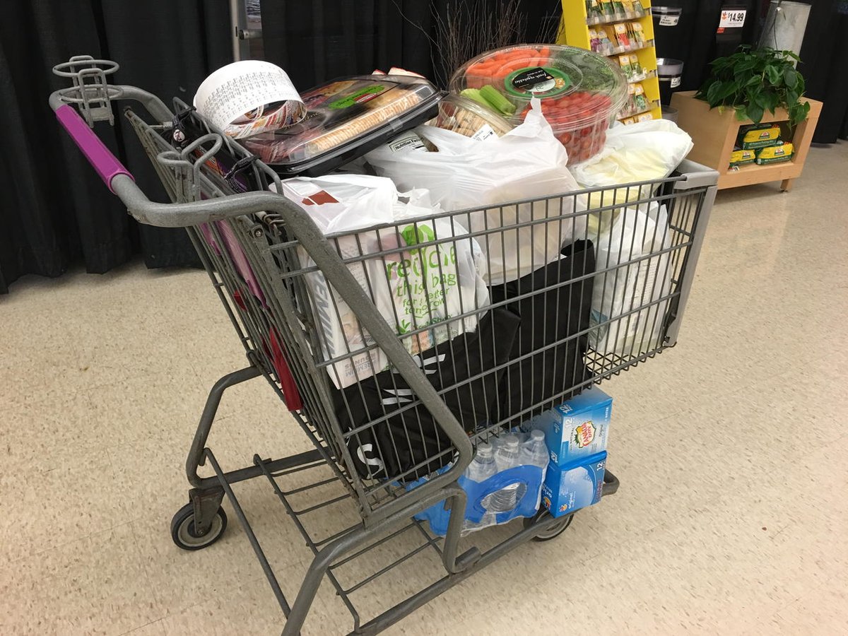 JuliaTutko's tweet photo. Time to feed a cast and crew! #filmweekend #thewaiterfilm https://t.co/1ULmy4f9tk @19image https://t.co/I3fIFq3q7C