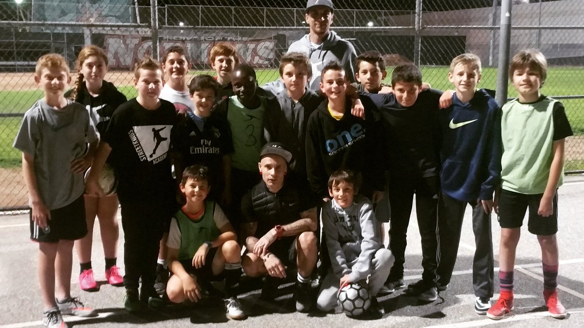 Learning from a street soccer legend 
#nikesccrx #ayso #streetkings #soccer