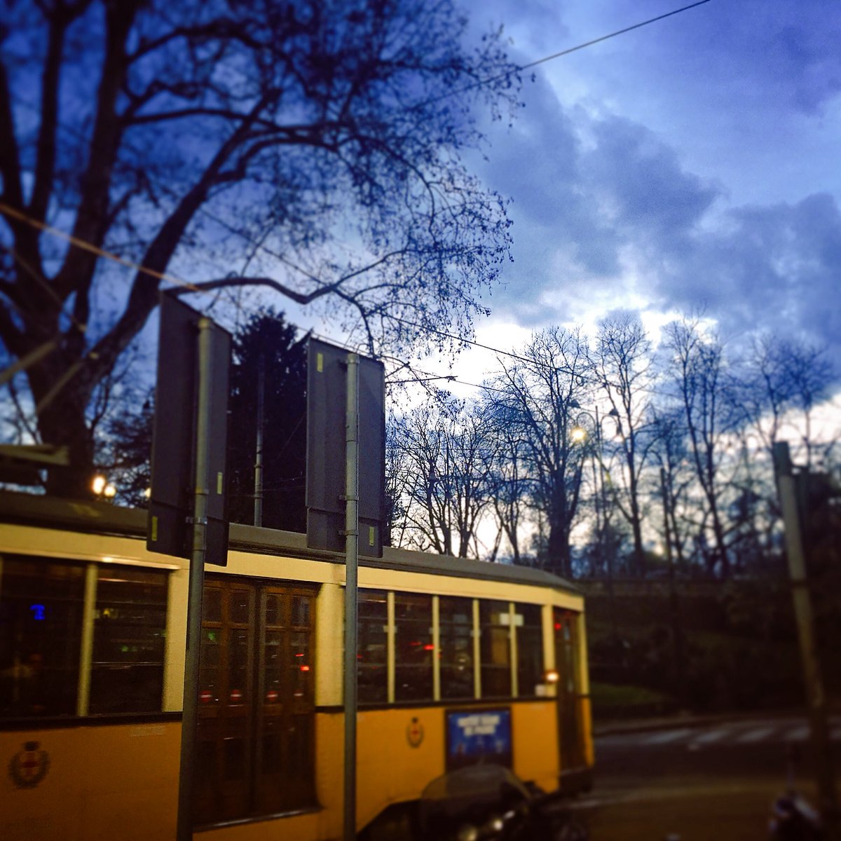 VirginioNero's tweet photo. La luce di Milano stasera...
#vscm
V https://t.co/4Tc9aj94Qq
