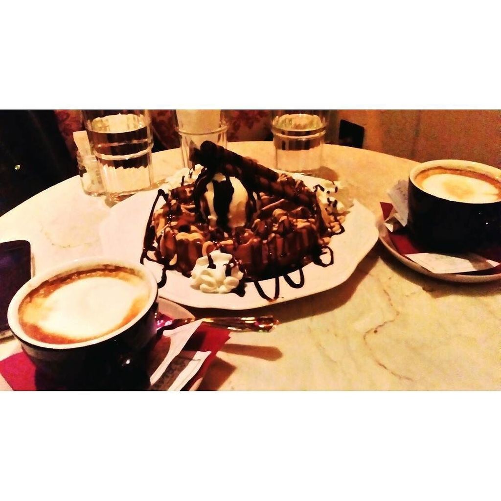 CoffeeBrue's tweet photo. New #Coffee Instagram by @dimitriskabilis #rainyday #cold #coffee #vafla #loveisintheair 🍮☕💝 https://t.co/lANTM9Paxu