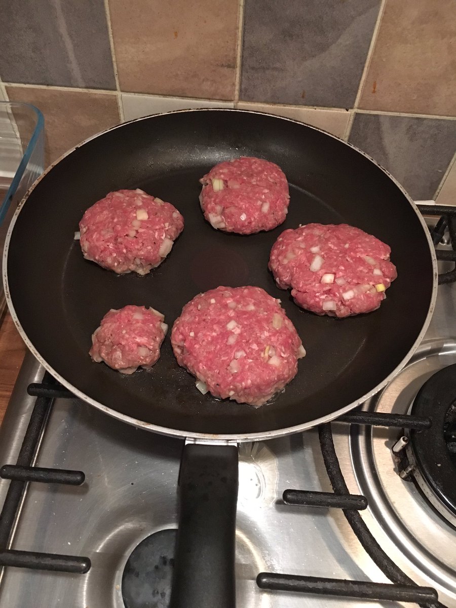 ALKNutrition's tweet photo. Homemade burgers for tea tonight! #Marcos #Burgers https://t.co/MtCVnTAKrq