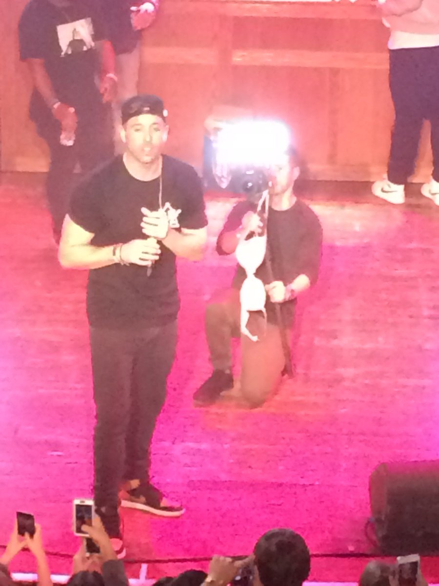 M_Spon22's tweet photo. @Mike_Stud @JonKilmer @HOBChicago Would we expect anything less? haha #Uhyuup! https://t.co/aWXbBqnmLj