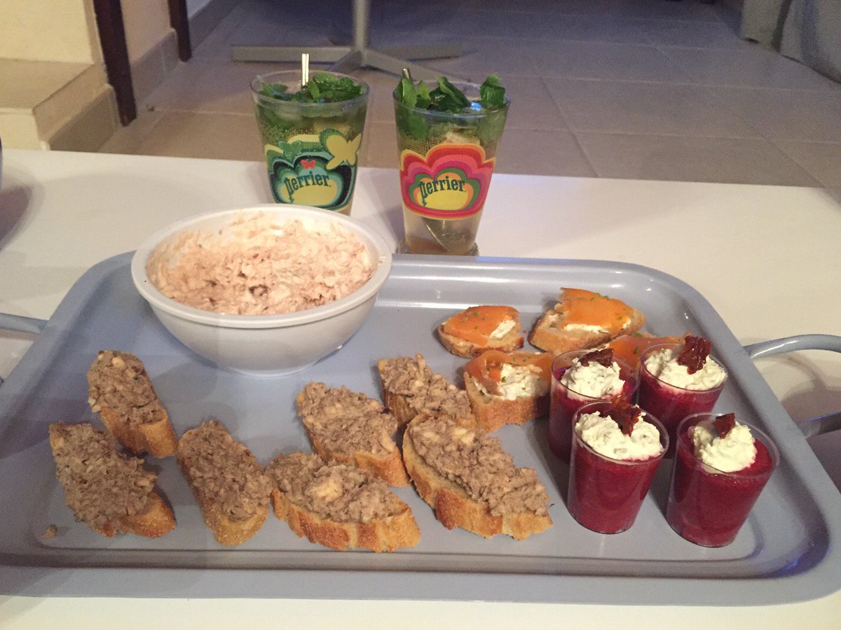 Aprilchic_Blog's tweet image. Rillettes de thon, mousse de betterave, beurre de sardines, toats de saumon &amp;amp; mojito ! #Weekend #blog #lifestyle