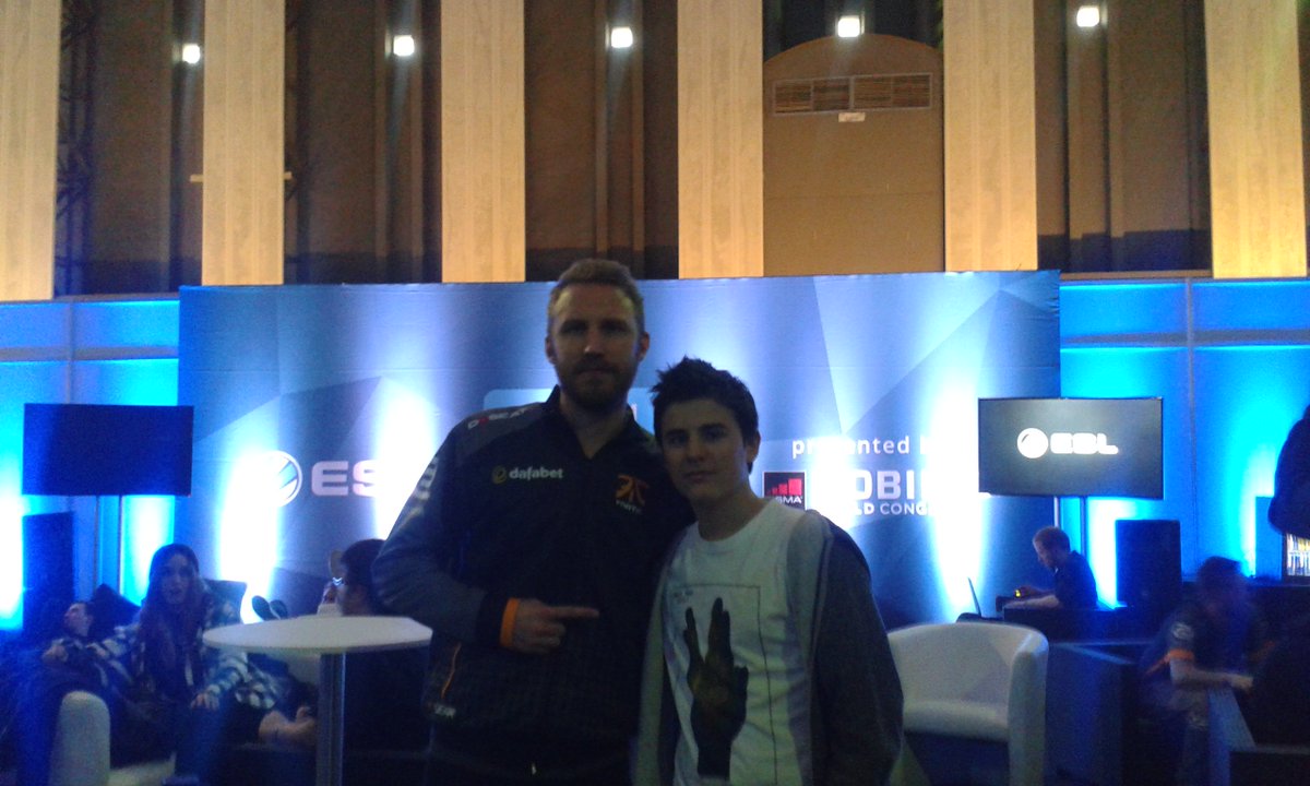 oR1oL_CSGO's tweet photo. with @olofmCS @FNATIC https://t.co/QyrpD5B1mK