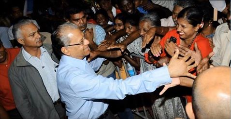 LabourMauritius's tweet photo. #NavinRamgoolam encore plus proche de son รฉlectorat! Avanรงons ensemble! #PTr2016 #80ans https://t.co/4f3aeQBmjt