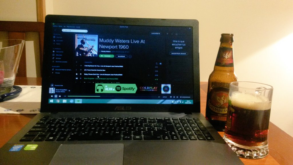 vermudegrifo's tweet photo. Muddy Waters y Grimbergen antes de ir a ver a @enriquerrt y cia. con "Una Noche Cualquiera" https://t.co/dkgOJu0gm3