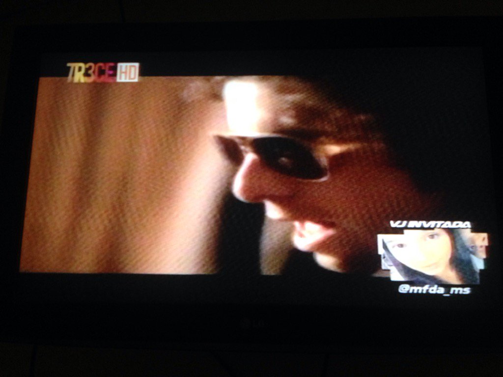Mfdams's tweet image. Flaca -Andres calamaro en #SeaUdElVj @CanalTR3CE