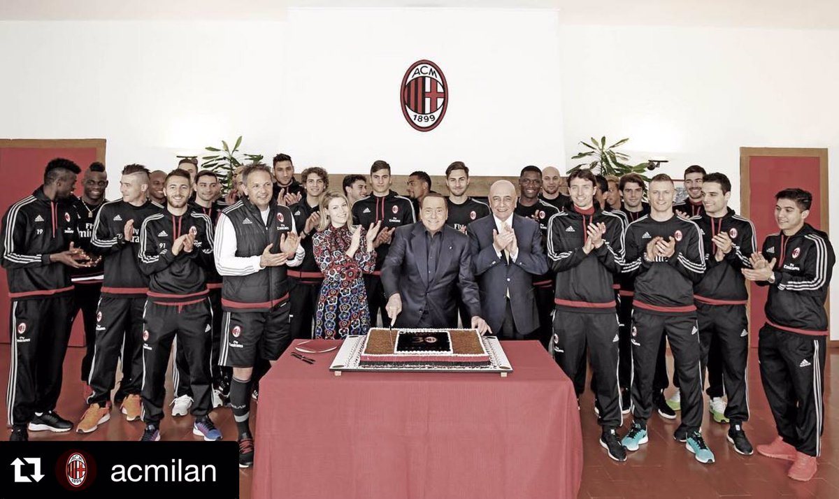 Siamo fieri di essere Rossoneri, siamo fieri di questi 30 anni! 🏆🔴⚫️
#weareacmilan
