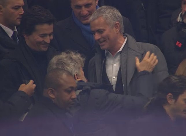 Al suo arrivo in tribuna Mourinho ha avuto modo di conoscere anche il presidente della Samp Ferrero #InterSamp