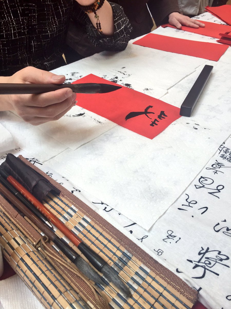 westfieldvf's tweet photo. Have "Happy New Year" written in Chinese at our calligraphy stations! #destinationwestfield https://t.co/lXI9leioqs