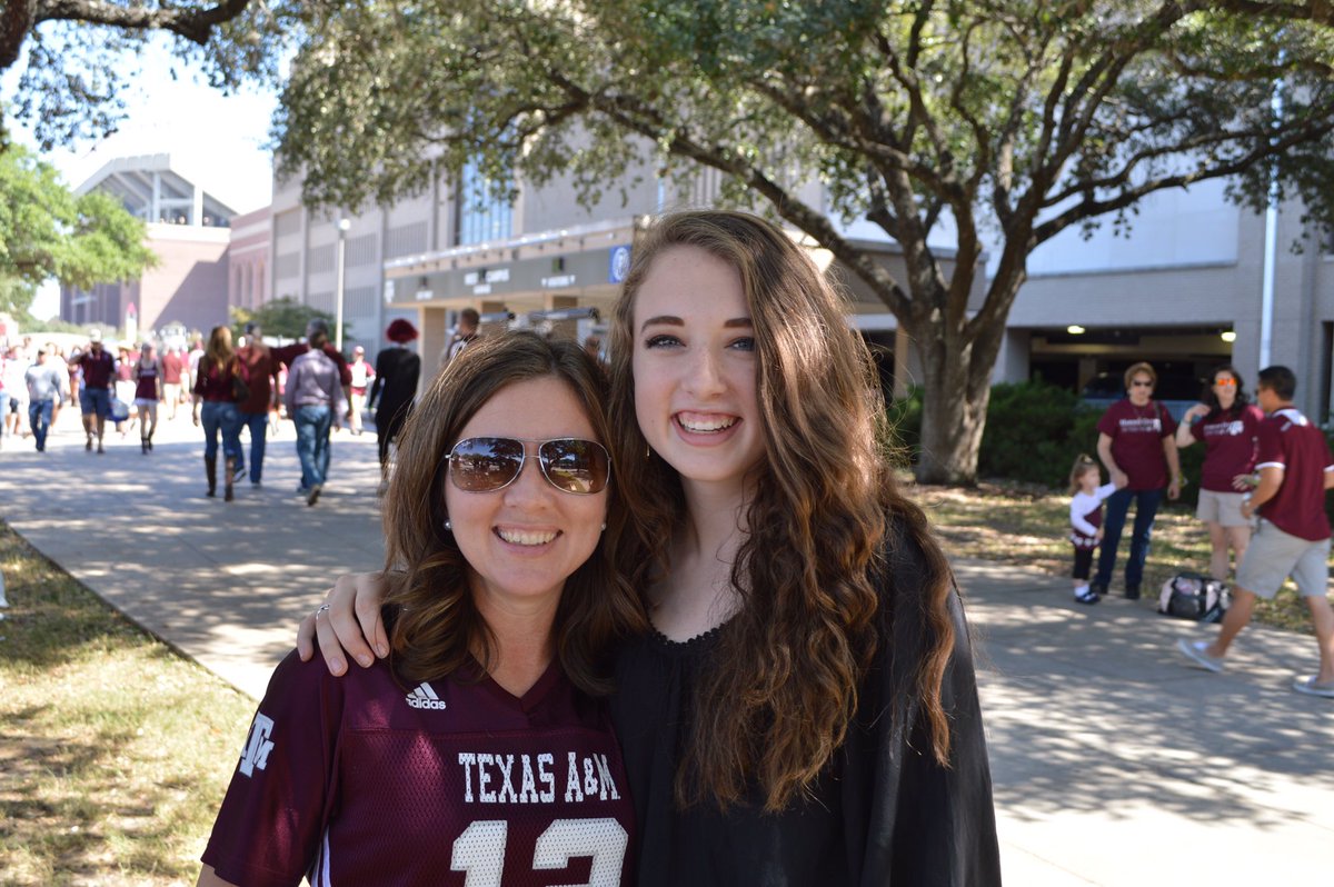 megdorsett's tweet image. Happy birthday to the coolest mother in the history of mothers. Love ya momma