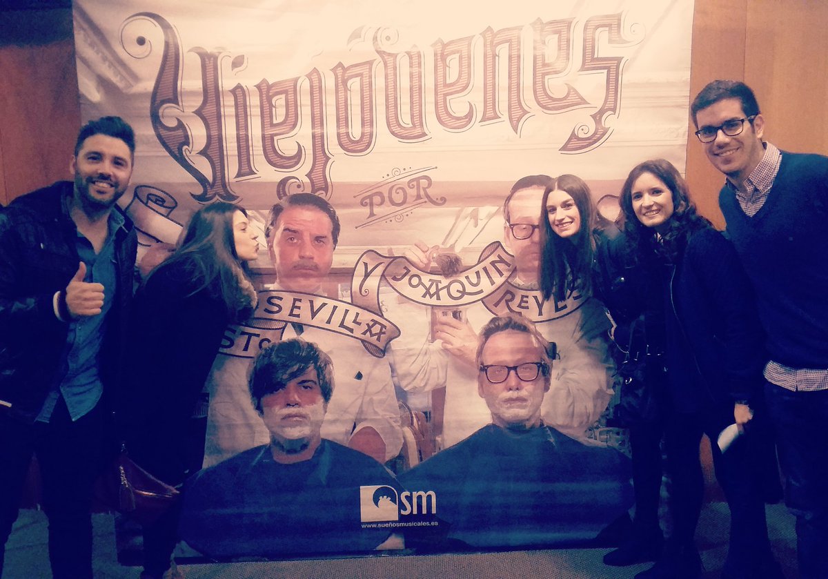 cmunoztoro's tweet image. #viejóvenes! A partirse el #ojetecalor con @AsunVera1, @ajmayoral y los #iaios. @sevillaernesto @juaquinreyes