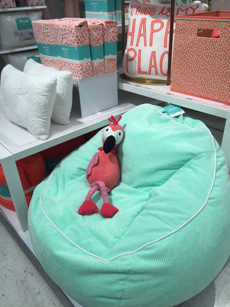 ImFreakShow's tweet photo. Had to stop by the Edina Target to see #thatdarnflamingo from #pillowfort today!! #adorable #target #targetstyle https://t.co/yi4Jjmd1jW