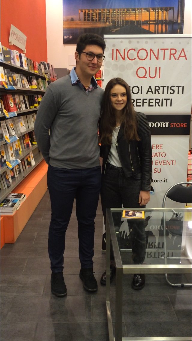 Fedewico_'s tweet image. #overthetop #highlevels #NessunGradoDiSeparazione #asparagi #di20areinstore #padova
@francescacheeks