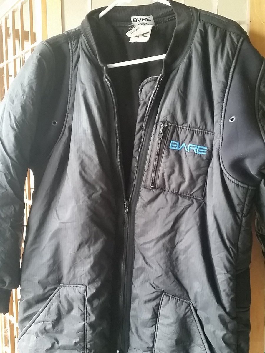 ScienceofDiving's tweet photo. Anyone interested in a @baresports Hi-Loft undergarment? Came with my #drysuit, but doesn't fit. #DiveDry #DiveGear https://t.co/Xp9R1nMNHS
