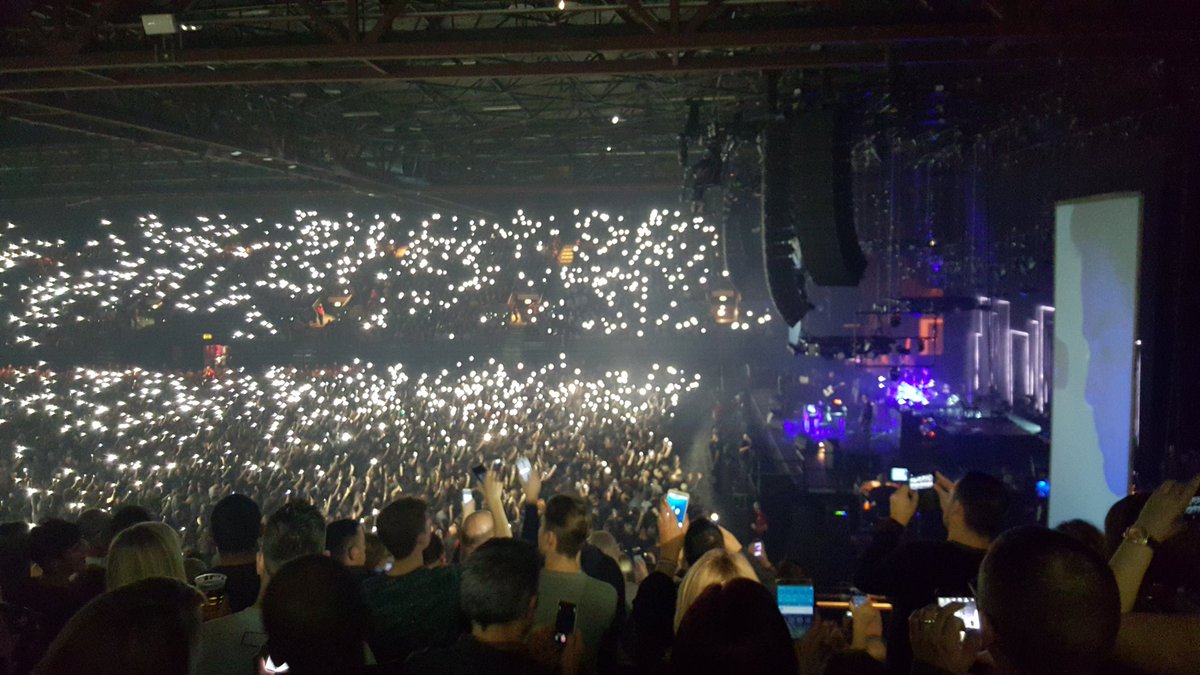 samzie79's tweet photo. #whitelieslive #stereophonics #birmingham #Dec https://t.co/jzRGKc6ffy