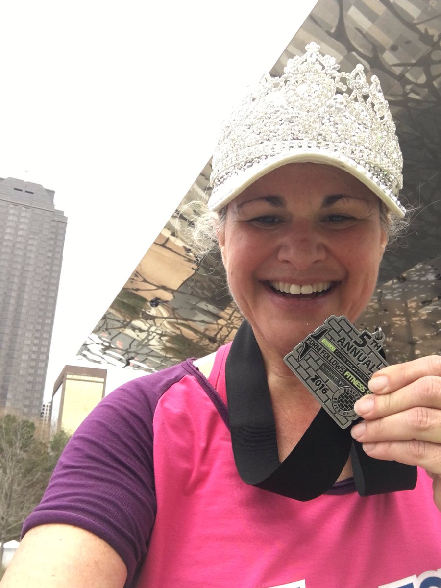 SpringaRun's tweet photo. #springaprincess #formfollowsfitness5k #dfwruns #run #runs #runner #runnergirl #runners https://t.co/PazXWoaSvU