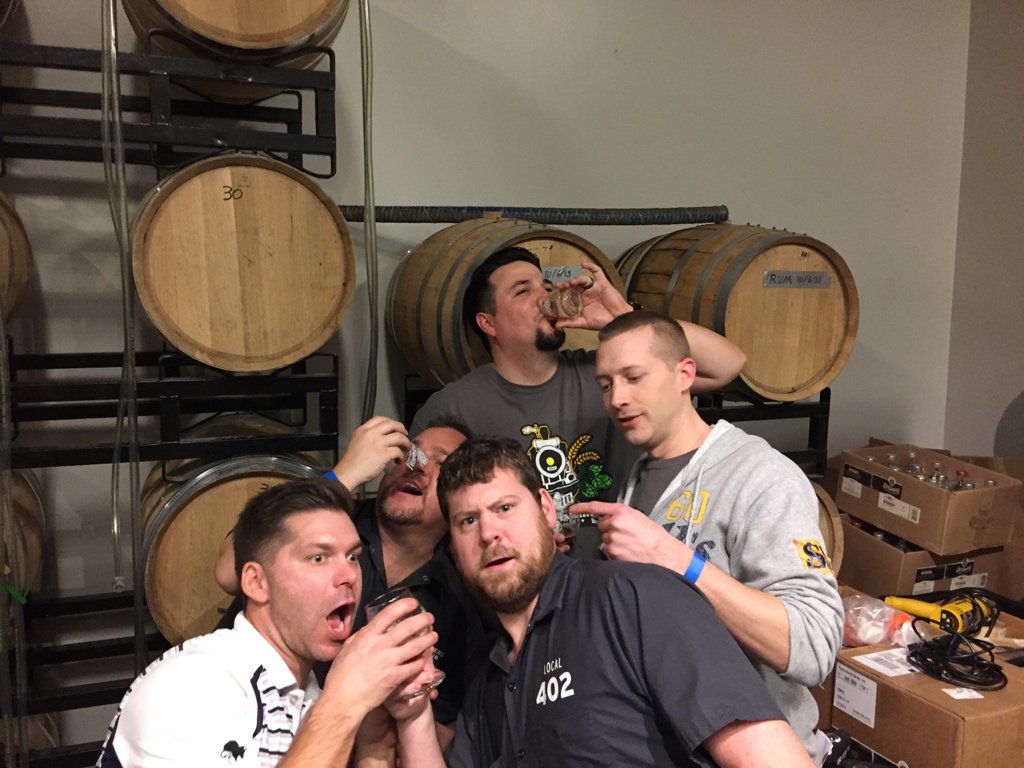 RRBrewClub's tweet photo. Cheers @BrickwayOmaha https://t.co/wkGJXL94wE