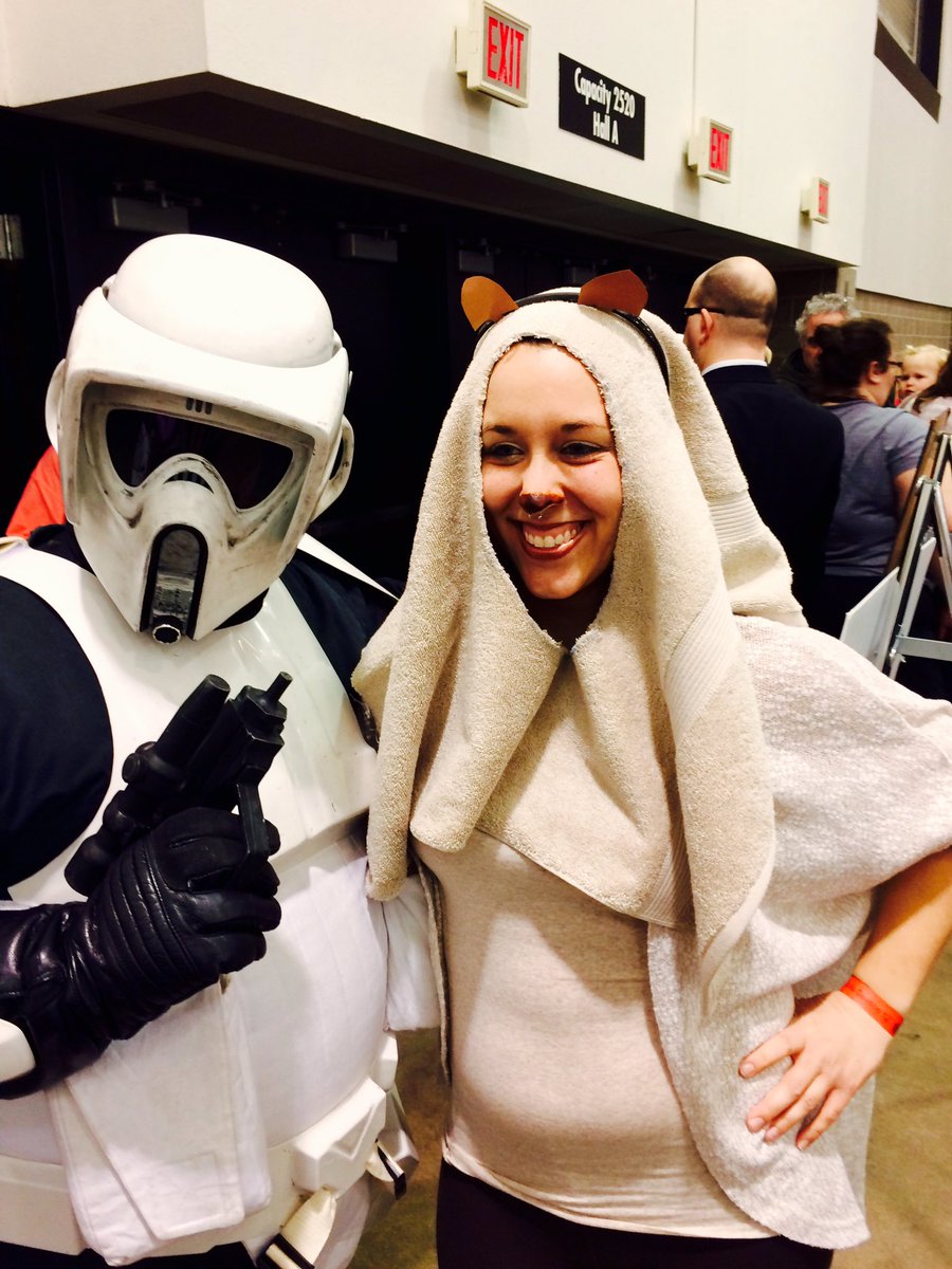leahjoy0523's tweet photo. Photos with an #Endor storm trooper #rollerderby #TooHothToHandle @madrollindolls https://t.co/VarJ0T5Yec