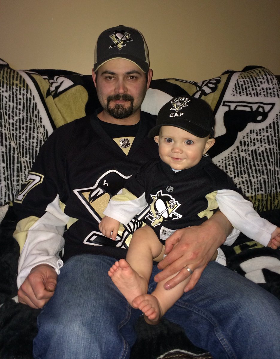nicbweir's tweet photo. @penguins #lovemyboys #PittsburghPenguins #coleharbour #halifax #hockeyfamily #ihaveahallpassforsidneycrosby https://t.co/6mNGHkkisz