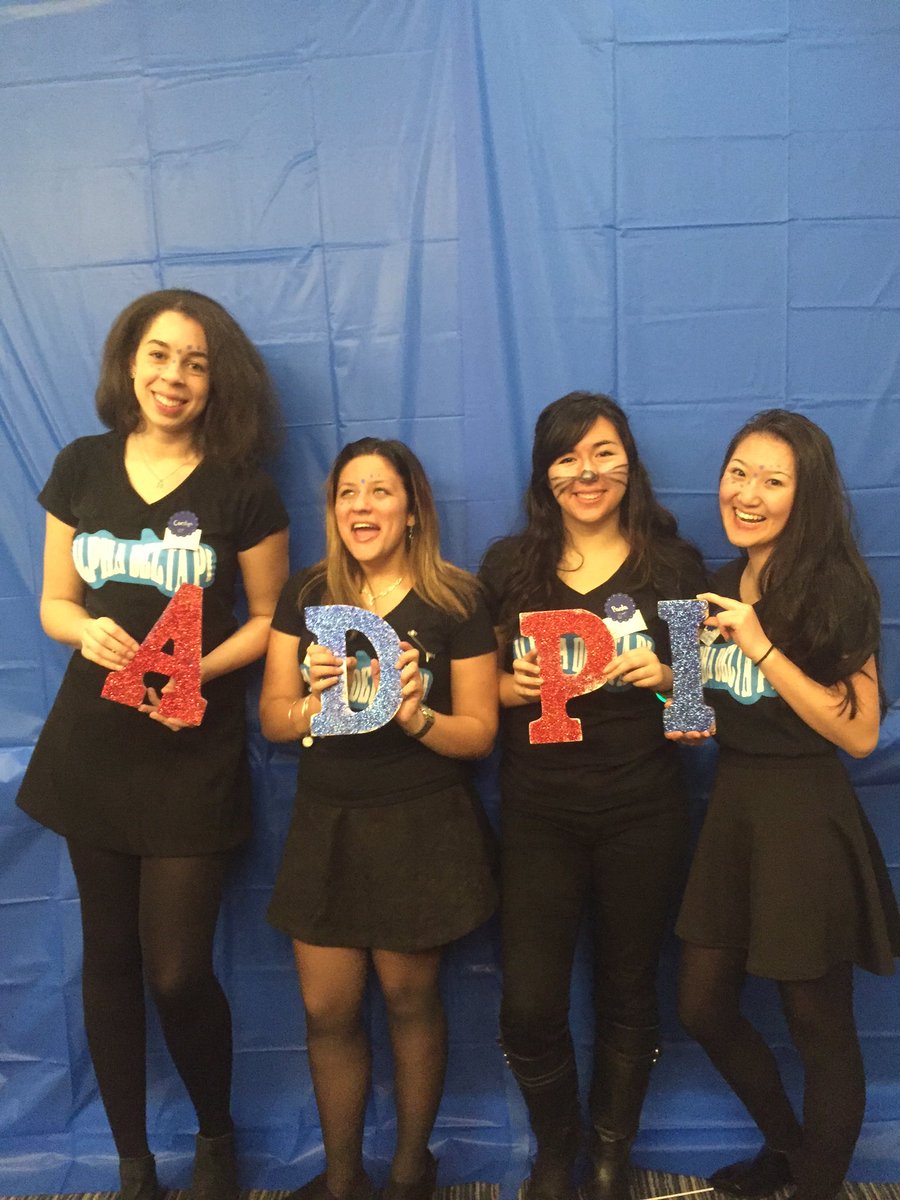 UPennADPi's tweet photo. When you realize you're holding a letter upside down. ππ€ #totaladpimove #adpi #DLC2016 https://t.co/dUbGTHbuwA