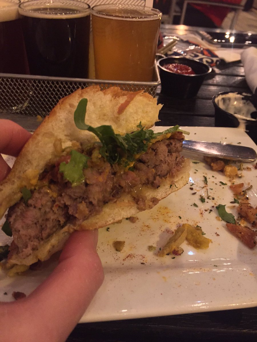 L0VEvans's tweet image. .@TheTapMassAve Asked for a new one, server said it would take forever. #managerplease  #rarebutnotrare