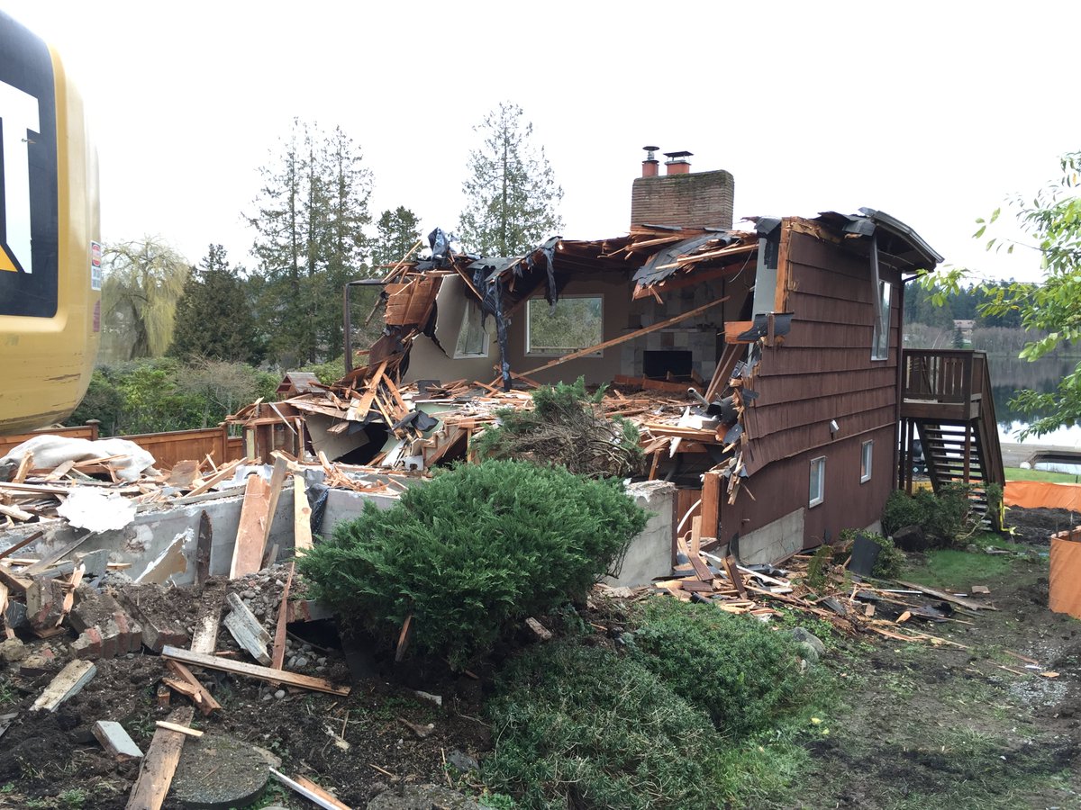 ImpDemolition's tweet image. Imperial Demolition &amp;amp; Earthworks completes another House Demo project - Edmonds, WA., on Lake Ballinger.