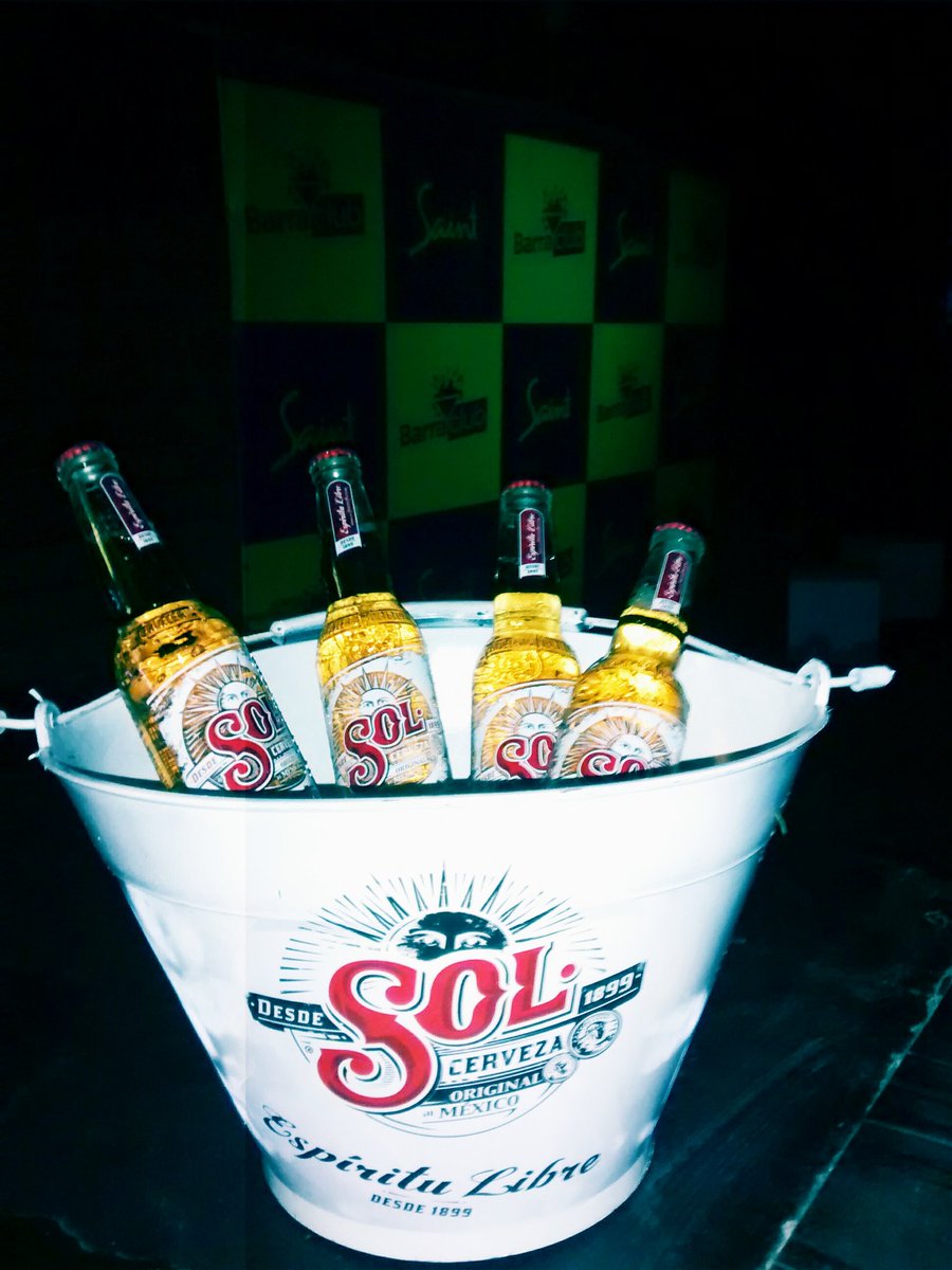BARRA_CLUB's tweet photo. ESTA NOCHE #OTRANOVEDAD
AGREGAMOS OTRA MARCA CERVEZA MEXICANA ... #DISFRUTALA #CONSEGUILA #SOLOEN #BARRACLUB🍻 https://t.co/cx8oOPcXNY
