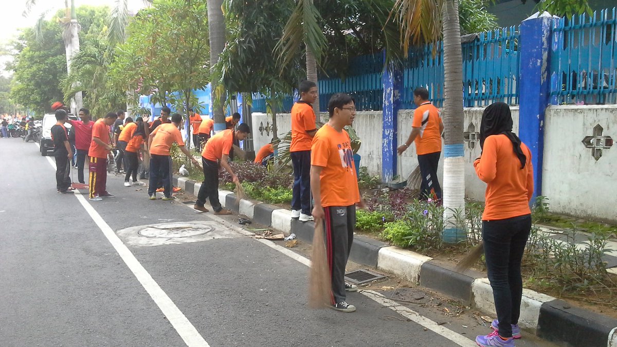 Andalusiaa92's tweet photo. @PosIndonesia #PosIndonesiaBergerak KP Lamongan #reg7 lokasi seputar alun" lmg https://t.co/Czk1x4CnRy