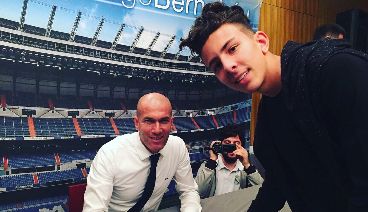 manulljr2000's tweet photo. Aunque mi corazón sea blanquiazul hoy toca visita a un grande del fútbol @officialzidane https://t.co/6C462ub3Mp