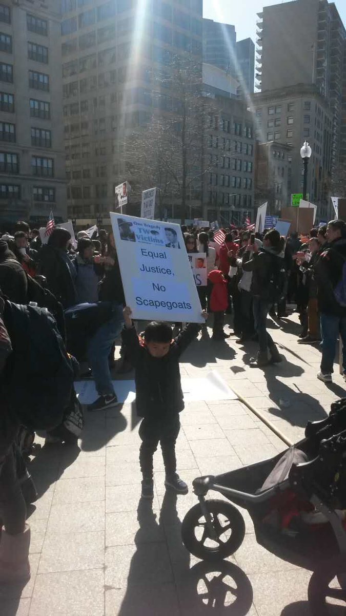 jianheleny's tweet photo. Over 2500 people attended rally at Boston Common for Akai Gurley and Peter Liang. NYPD should take responsibility! https://t.co/vO7cph5zlw